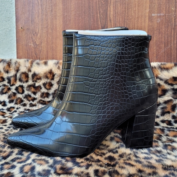 New Felicia Block Heel Croco Booties Boots Sz 9 - Picture 1 of 13